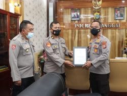 Terbaik Dua IKPA TA 2021, Polres Banggai Terima Piagam Penghargaan dari Kanwil DJPb Sulteng