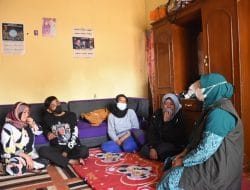 Istri Bupati Bandung Bertakziah Ke Rumah Keluarga Korban Situ Cileunca