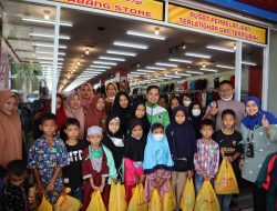 Tim Ramadhan Berbagi Kebahagian bersama Anak Yatim