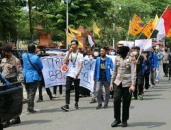 Pimpinan Dewan Temui Masa Aksi di Gedung DPRD Trenggalek