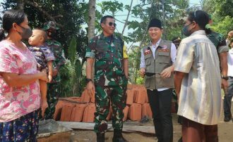 Peninjauan lapangan pelaksanaan TMMD di Trenggalek Jawa Timur