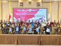 PJ Gubernur Papua Barat Mengirim Dokumen Kepada Presiden Jokowi