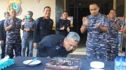 HUT Bhayangkara, Marinir Beri Kejutan Satuan Brimob Polda Metro Jaya