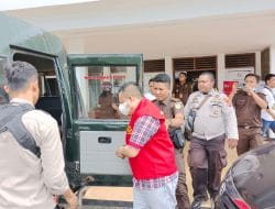 Jaksa Kejari Nabire Tahan Tersangka Korupsi Proyek Bendungan dan Saluran Irigasi Topo