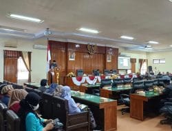 Mas Syah Sampaikan Jawaban Bupati Trenggalek Atas PU Fraksi di DPRD