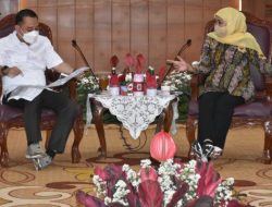 Gubernur Khofifah Bertemu Walikota Eri Bahas Kesiapan Surabaya Tuan Rumah Piala Dunia U – 20
