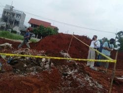 Warga Depok Temukan Timbunan Bantuan Presiden Saat Gali Tanah