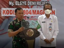 Danrem Kolonel Deni Bangga Terima Buku Sejarah Perjuangan Veteran Magetan