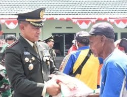 Hari Merdeka, Danrem 081/DSJ Kolonel Deni Beri Bansos Kepada Ratusan Abang Becak