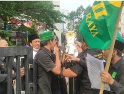 Buntut Kasus Intoleran, GPII & PII Bentrok di Depan Disdik DKI Jakarta