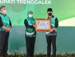 Trenggalek Torehkan Prestasi, Gus Ipin Terima Penghargaan Pembina Proklim Terbaik