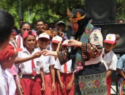 Kunjungi Warga Wini NTT, Mensos Resmikan Rumah Hunian, Community Center dan Poliklinik Pasca Bencana