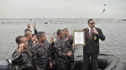 HUT TNI Ke-77, TNI AL Pecahkan Rekor MURI “Water Trappen” dengan 8.877 Peserta