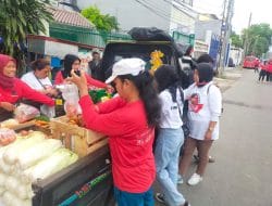 Relawan Tim 7 Jokowi Jual Sayur Mayur Murah Untuk Warga Cideng dan Kebon Sirih