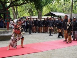 Kirab Api Abadi dari Khayangan Api ke Pendopo Malowopati Awali Kegiatan HJB 345