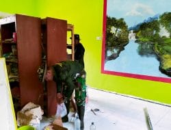 Wujudkan Generasi Unggul, Satgas TMMD 115 Kodim Bojonegoro Bersama Warga Sekaran Rehap Perpustakaan