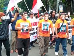 KAMPAK Gelar Aksi Dugaan Korupsi Fadel Muhammad Di Kejagung