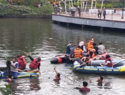 Lihat Kondisi Kotor, Ketua DPRD Kabupaten Bogor Turun Langsung Bersihkan Situ Pemda