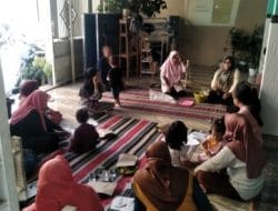 PPM Dosen UWP di Kampoeng Semanggi, Merubah Limbah Organik Menjadi ECO Enzym Bernilai Tinggi