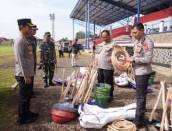 Polri Kerahkan Ribuan Personel Bersihkan Puing-puing Pasca Gempa Cianjur