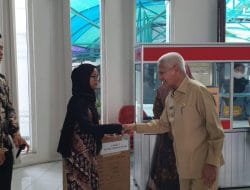 Bupati Asahan Serahkan Bantuan 60 Wirausaha Baru