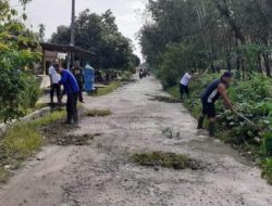 Budayakan Gotong-royong, Lurah Mutiara Pimpin Warga Bersihkan Lingkungan