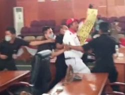 Rapat Paripurna DPRD Depok Berujung Ricuh Akibat Kehadiran Pendemo