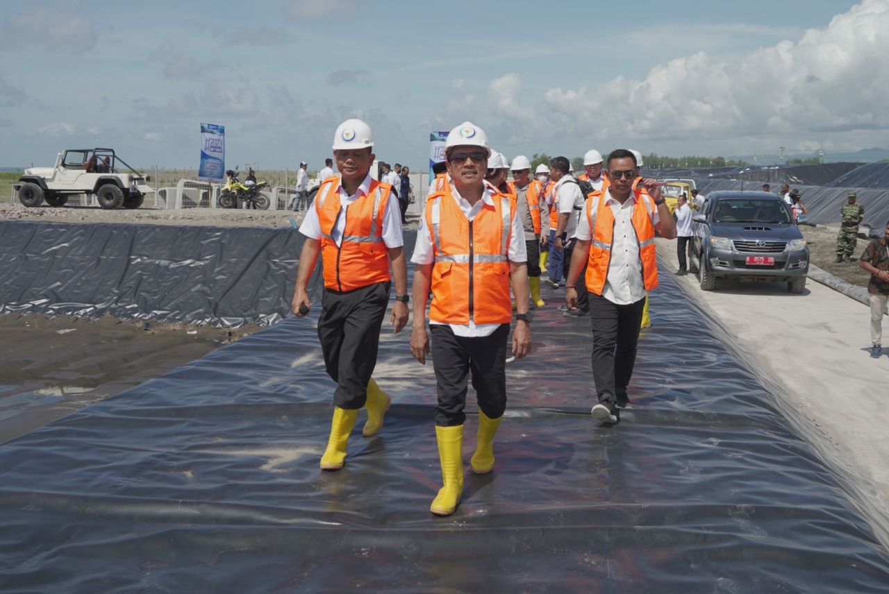 Menteri Trenggono Tinjau Kesiapan Tambak Udang Modern Terbesar Di ...