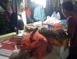 Sambangi Pasar Wisata, Bupati Bojonegoro Borong Sayuran Segar