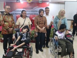 Mensos Salurkan Alat Bantu Gerak kepada Disabilitas di Kota Tarakan