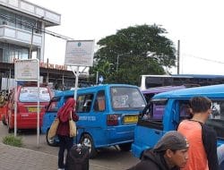 Nasib Sopir Angkot di Depok Pasca Pencabutan Ijin Trayek