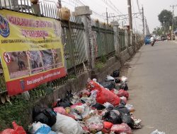 Warga Keluhkan Banyak Sampah Menumpuk di Jalan Raya Citayam Depok