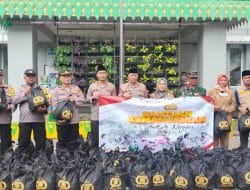 Kapolri Berikan Bantuan Kemanusiaan Untuk Negeri di Kampung Gelap Tambora