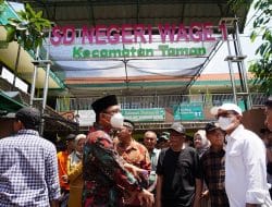 Gus Muhdlor Berikan Bantuan Korban Puting Beliung di Wage Taman