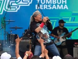 Keseruan KW 12 Rock Band Tampil Bareng Armand Maulana
