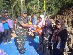 Bentuk Kepedulian, Pra TMMD Ke – 117, Dandim Berikan Paket Sembako Kepada Warga