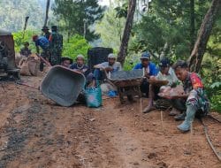 Potret Kebersamaan TNI Dan Masyarakat Saat Makan Di Pra TMMD Ke 117 Kodim 0801/Pacitan