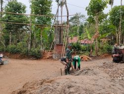 Kegiatan Pra TMMD Ke-117 Kodim 0801/Pacitan, Bangun Gapura Di Pintu Masuk Desa Ketroharjo