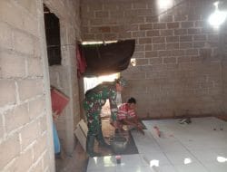 Satgas TMMD Ke-117 Kodim 0801/Pacitan, Pasang Keramik Lantai pada Sasaran Fisik RTLH.