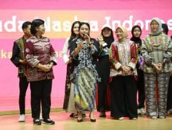 Menteri Bintang: Berkarya Melalui Wastra Nusantara, Harumkan Nama Bangsa Indonesia