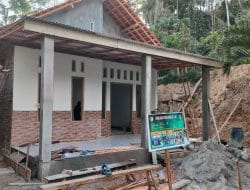 Senyum Bahagia Miswan, Rumahnya Dibangun  Program TMMD Ke-117 Kodim 0801/Pacitan 