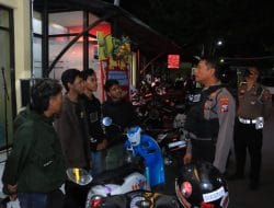 Respon Laporan Warga, Polres Blitar Kota Gerebek Sekelompok Remaja Konsumsi Miras