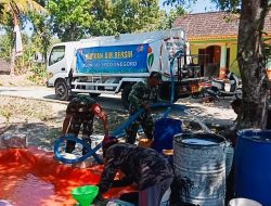 Terus Bergerak, Kodim Bojonegoro Dropping Air Bersih untuk Warga di Tiga Dusun