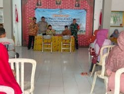 Melalui Program PTSL, Babinsa Koramil 0801/12 Pringkuku Dampingi Penyerahan Sertifikat Tanah