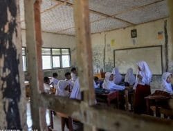 SDN Padawaras di Kabupaten Cianjur: Keterbatasan Ruangan Belajar dan Semangat Siswa yang Kuat