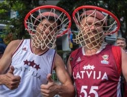 Pendukung Timnas Basket Latvia dengan Semangat Menghadiri FIBA World Cup 2023 di Jakarta