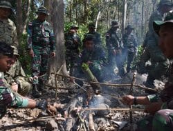 Di Hutan Selogiri, Prajurit Korps Marinir TNI AL Melaksanakan Jungle Survival