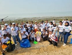 Milenial BUMN Bersama Komunitas Plustik Gelar Bersih Bersih Pantai Goa Petapa Bangkalan