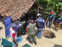 Cegah Pencemaran Lingkungan, Babinsa Koramil 0801/03 Arjosari Dampingi Pelatihan Peningkatan Sanitasi.