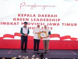 Bupati Bojonegoro Terima Penghargaan Green Leadership